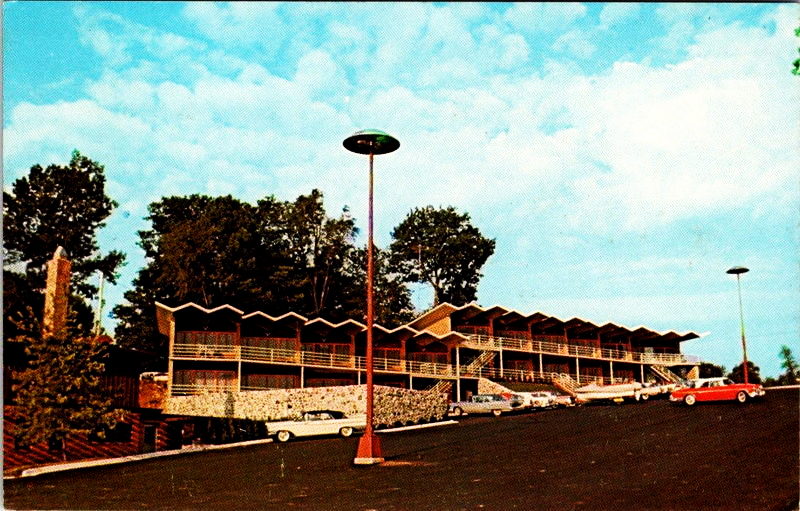 River Crab Blue Water Inn (Stew Cunninghams Fishermans Wharf) - Vintage Postcard (newer photo)